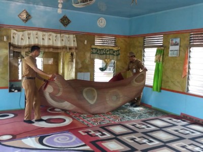 Membersihkan Mosalla Di sekitar Sekolah
